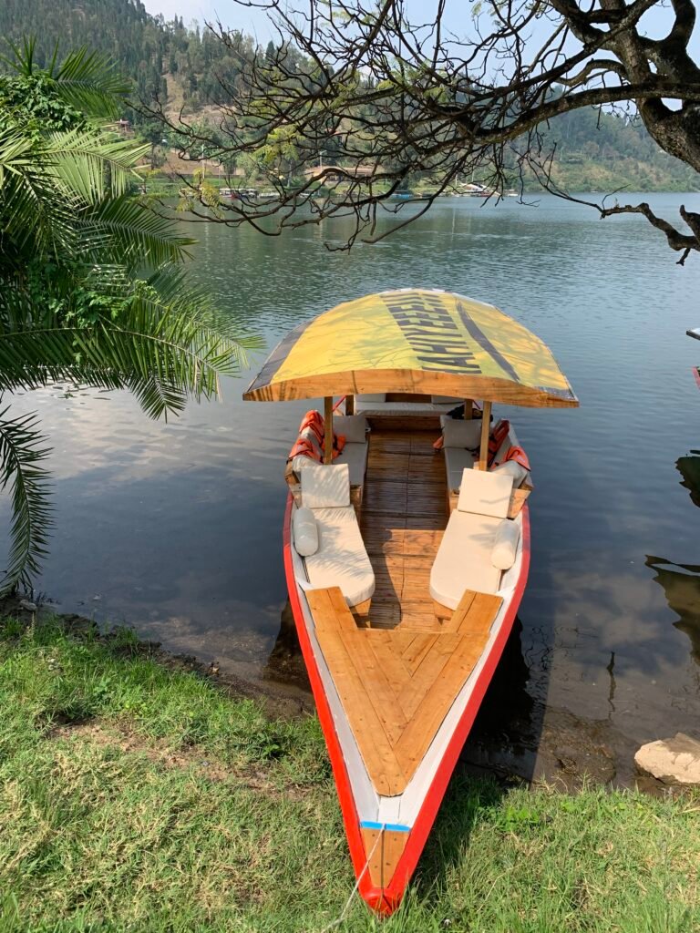 Best islands to visit in lake Kivu Rwanda, they are full of Wildlife, culture and Plants. Hire a boat with tour guide to get ready for islands exploration.