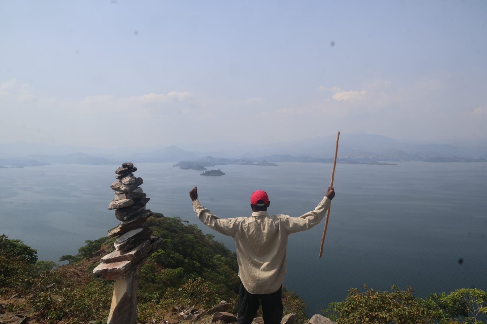 Planning a trip to Rwanda? Discover why Lake Kivu deserves more than a quick stop. From boat tours and kayaking to coffee experiences and stunning sunsets, here are 10 reasons to spend more time at Lake Kivu.